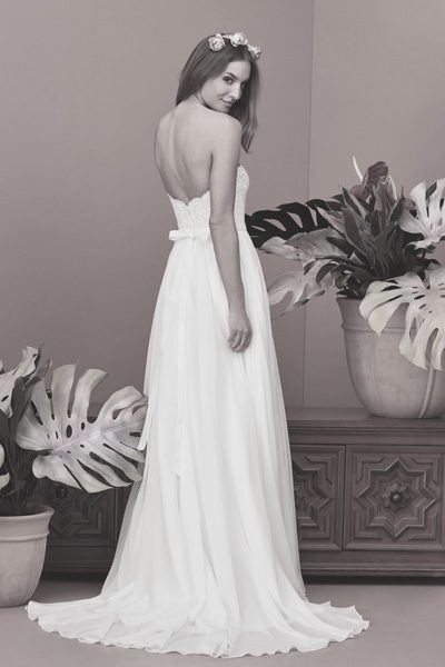 rückenfreies Hochzeitskleid mit kleiner Schleife