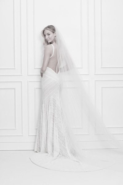 eng anliegendes Brautkleid